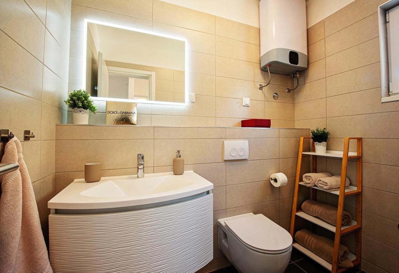 Sea Front Apartments Ivana โรกอซนิซา ภายนอก รูปภาพ