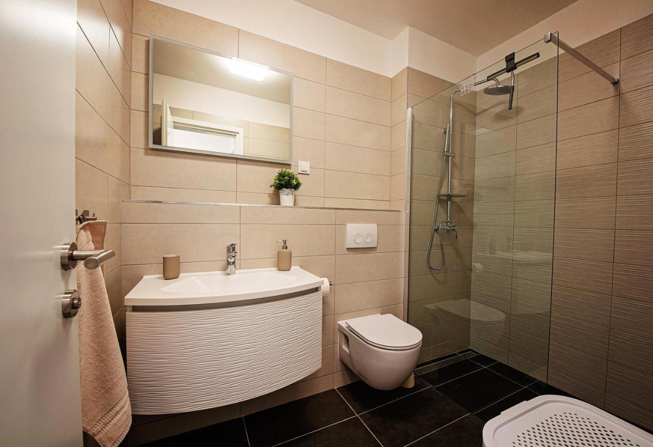 Sea Front Apartments Ivana โรกอซนิซา ภายนอก รูปภาพ