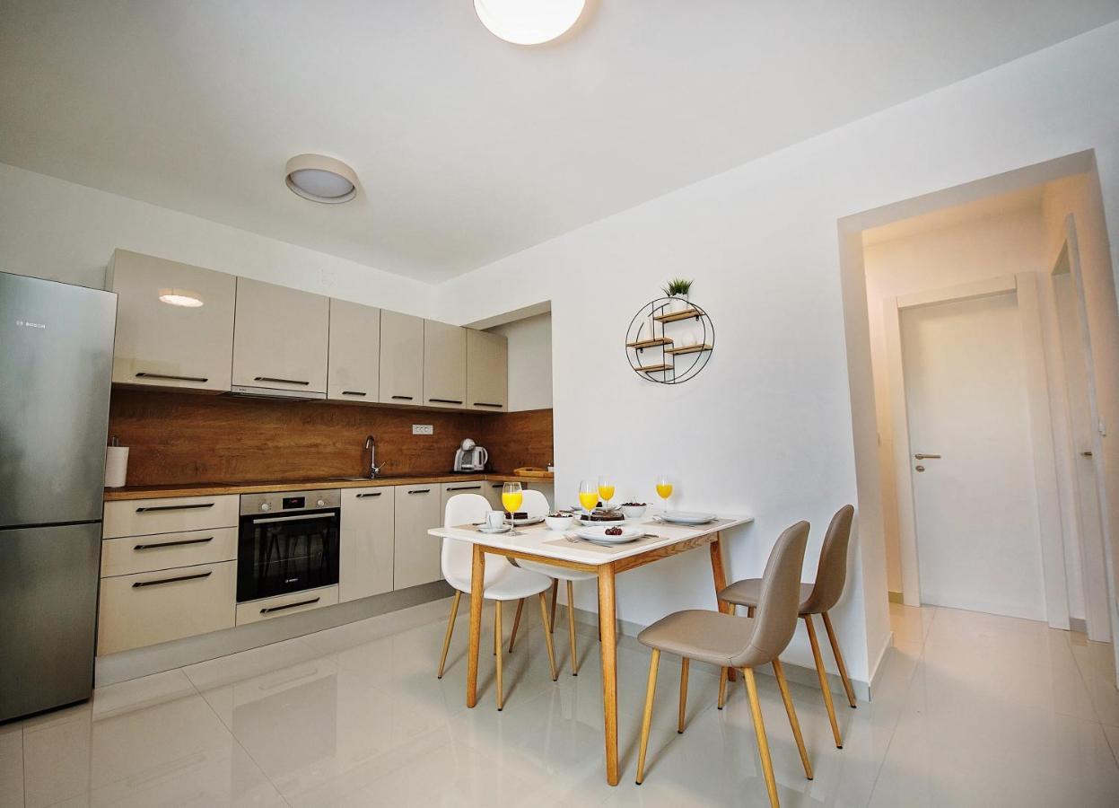 Sea Front Apartments Ivana โรกอซนิซา ภายนอก รูปภาพ
