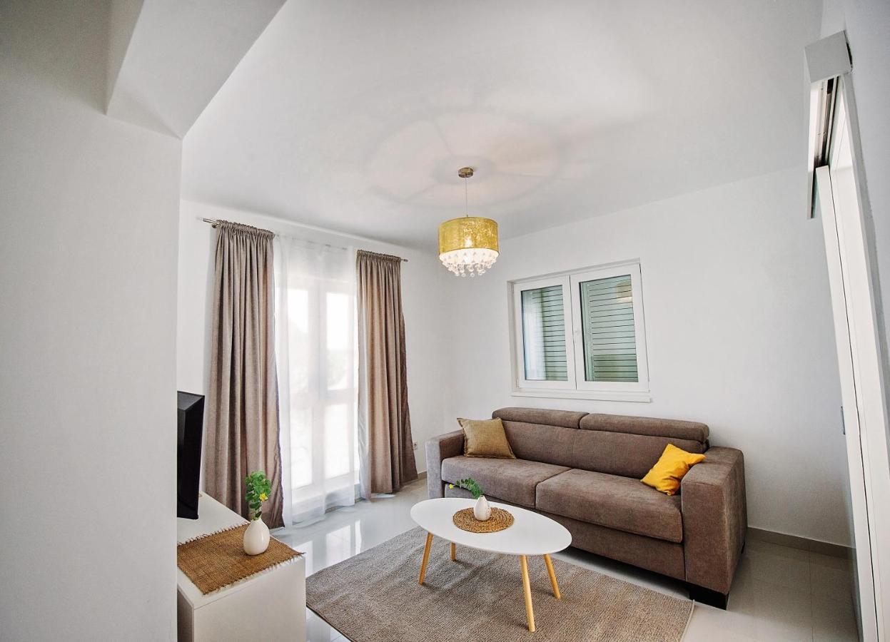 Sea Front Apartments Ivana โรกอซนิซา ภายนอก รูปภาพ